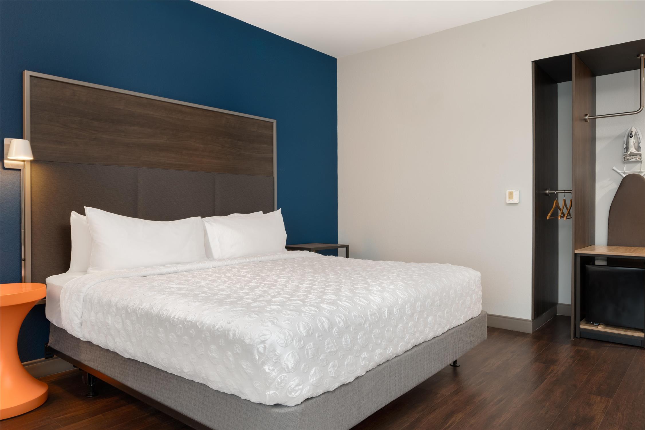 Room, King Bed, Bathtub, Accessible