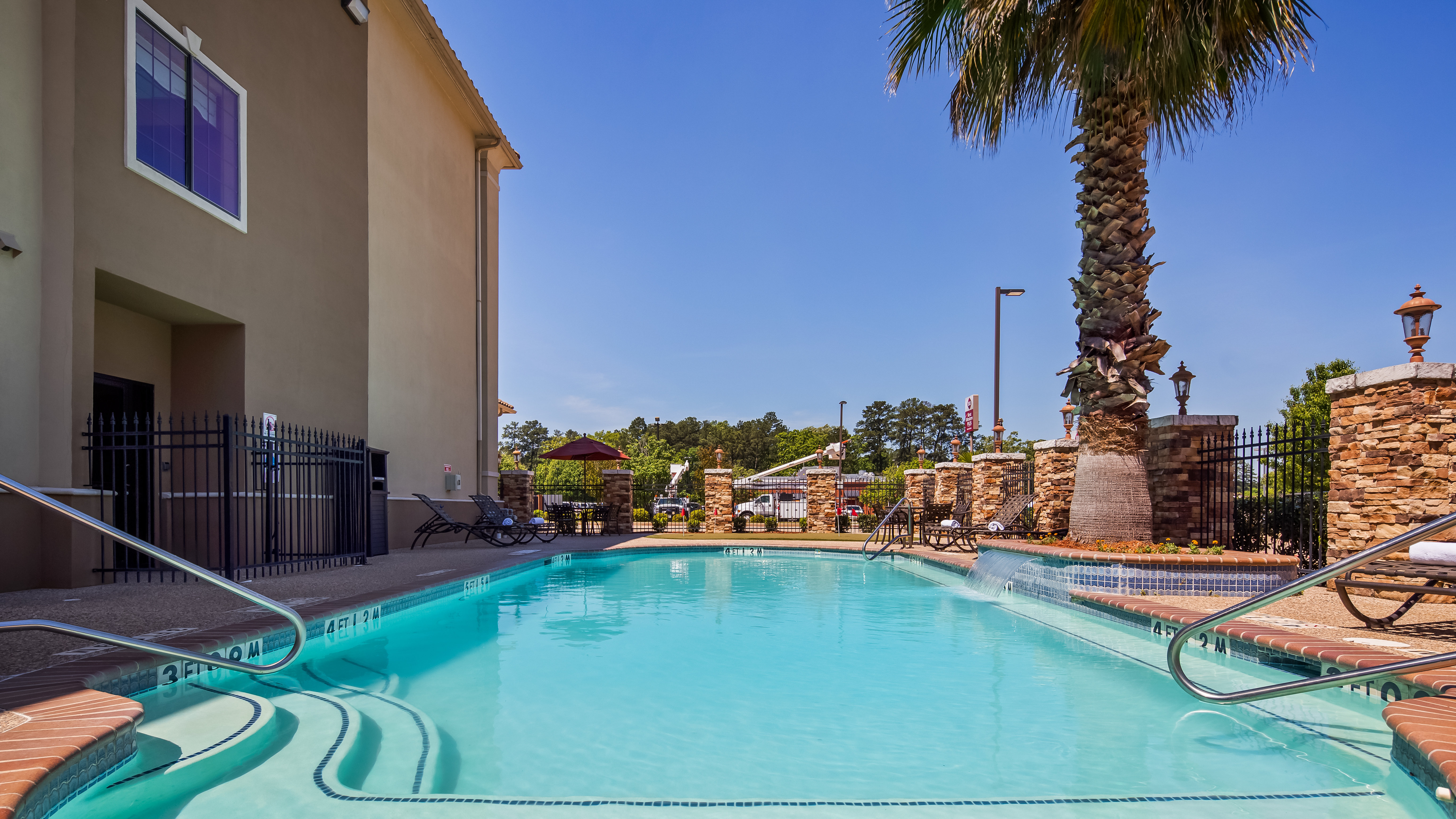 Best Western Plus Crown Colony Inn and Suites 27/59