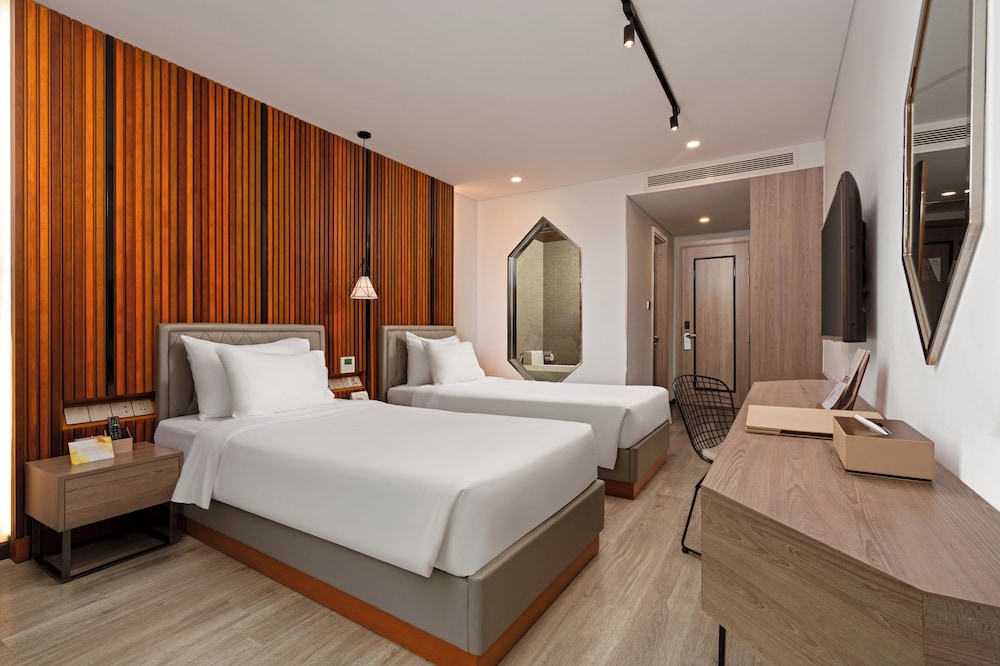 Deluxe, Twin Beds, River View
