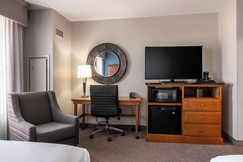 Drury Plaza Hotel Broadview Wichita 44/50