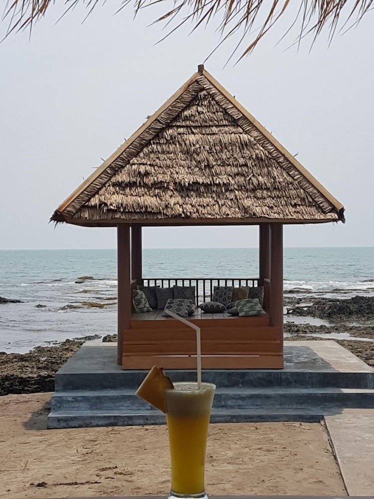 Double G Resort Anyer 25/30
