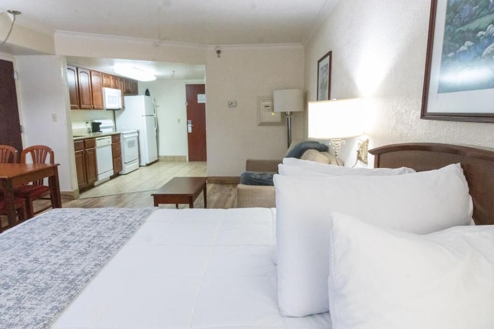 Best Western Plus Atlantic City West Extended Stay And Suites 17/45