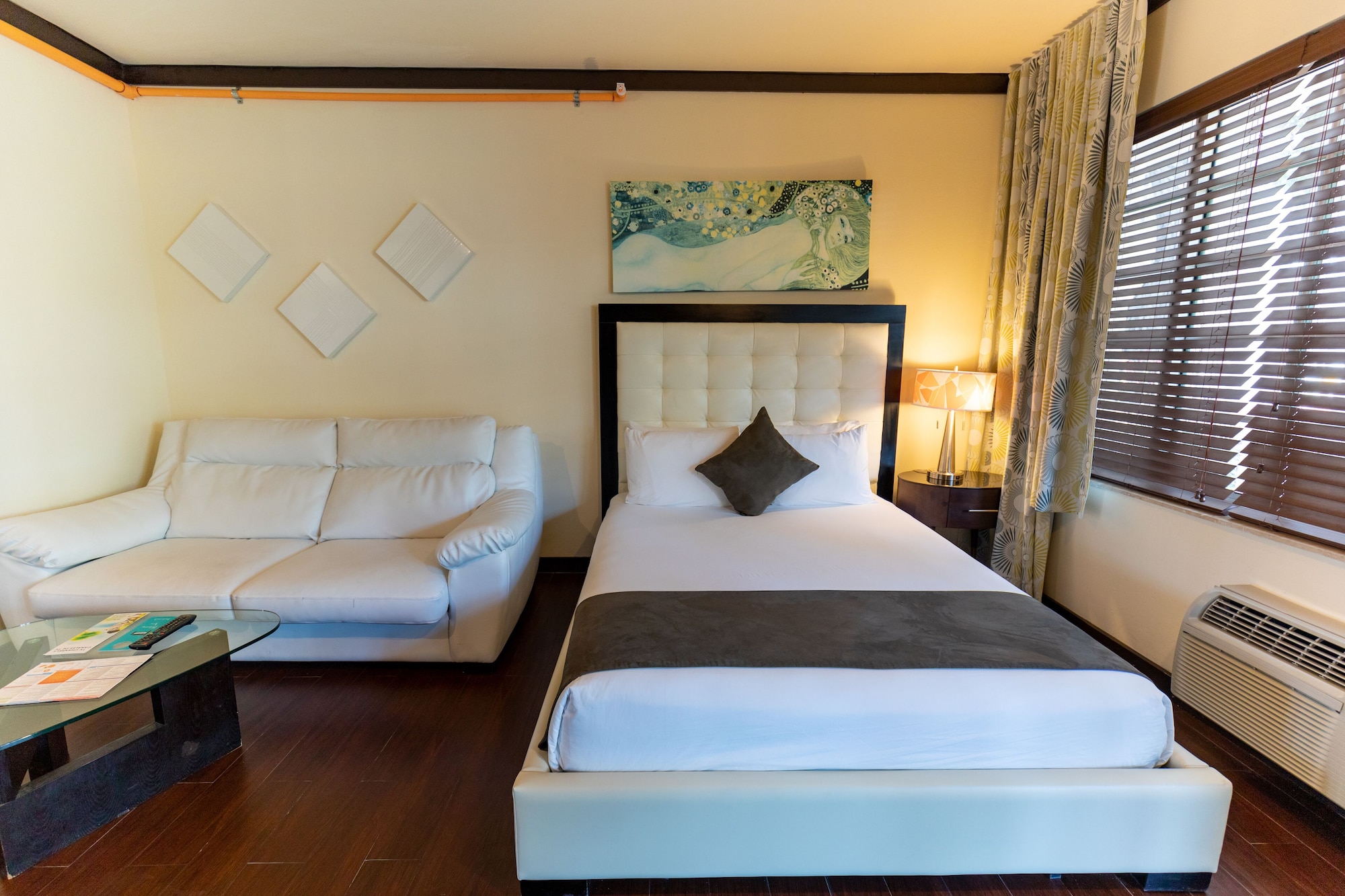STUDIO, QUEEN BED, ACCESSIBLE