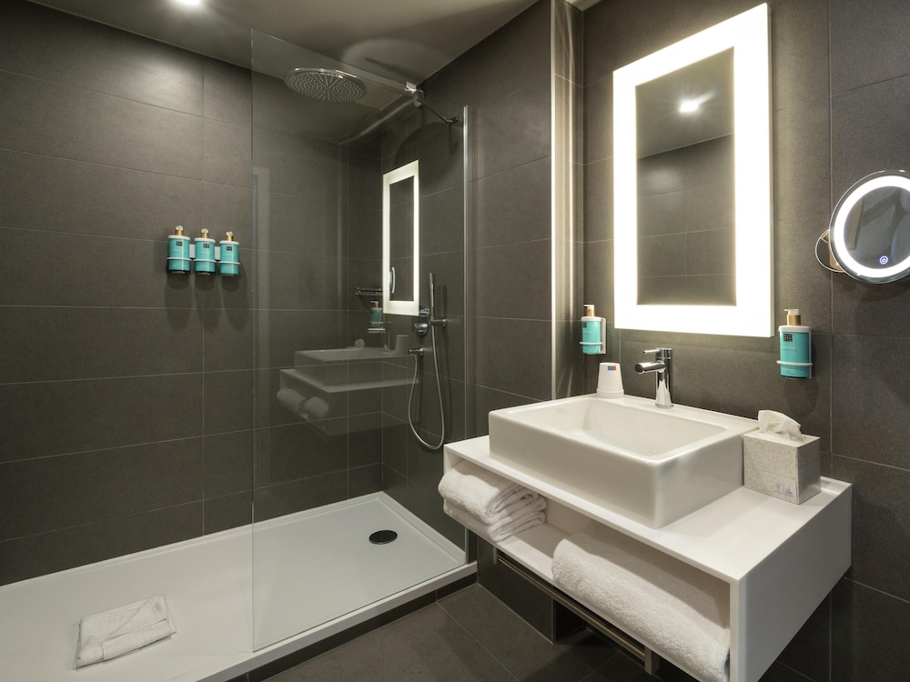 NOVOTEL BELLEVILLE PARIS 20 66/69