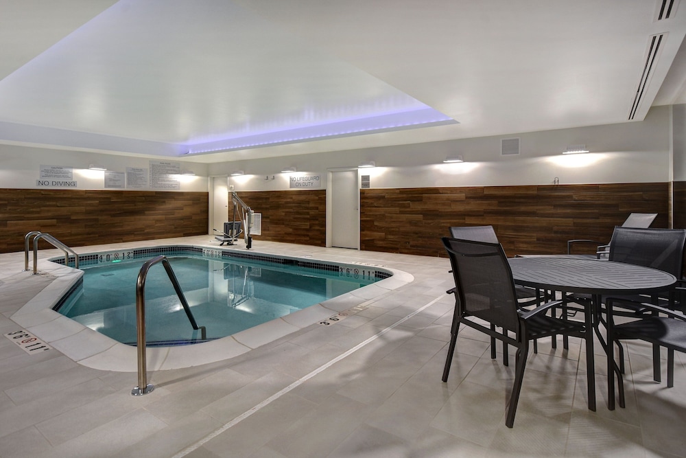 Fairfield Inn & Suites by Marriott Grand Rapids Wyoming 17/36