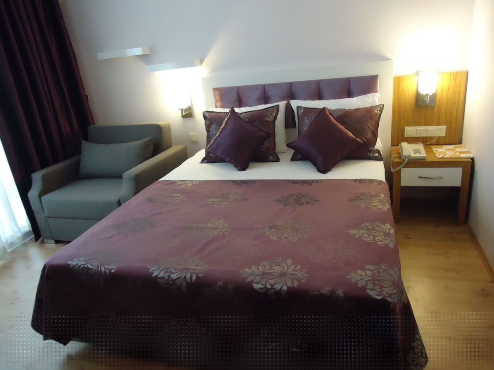 NOVIS HOTEL CLEOPATRA 28/75