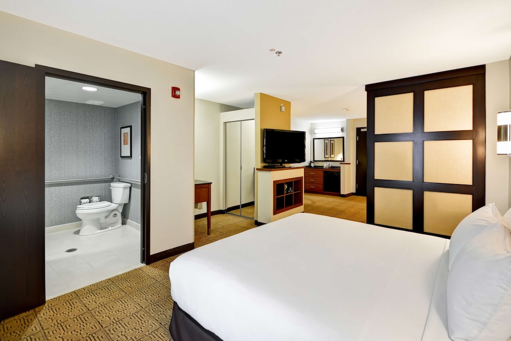 Hyatt Place Chicago/Naperville/Warrenville 13/68