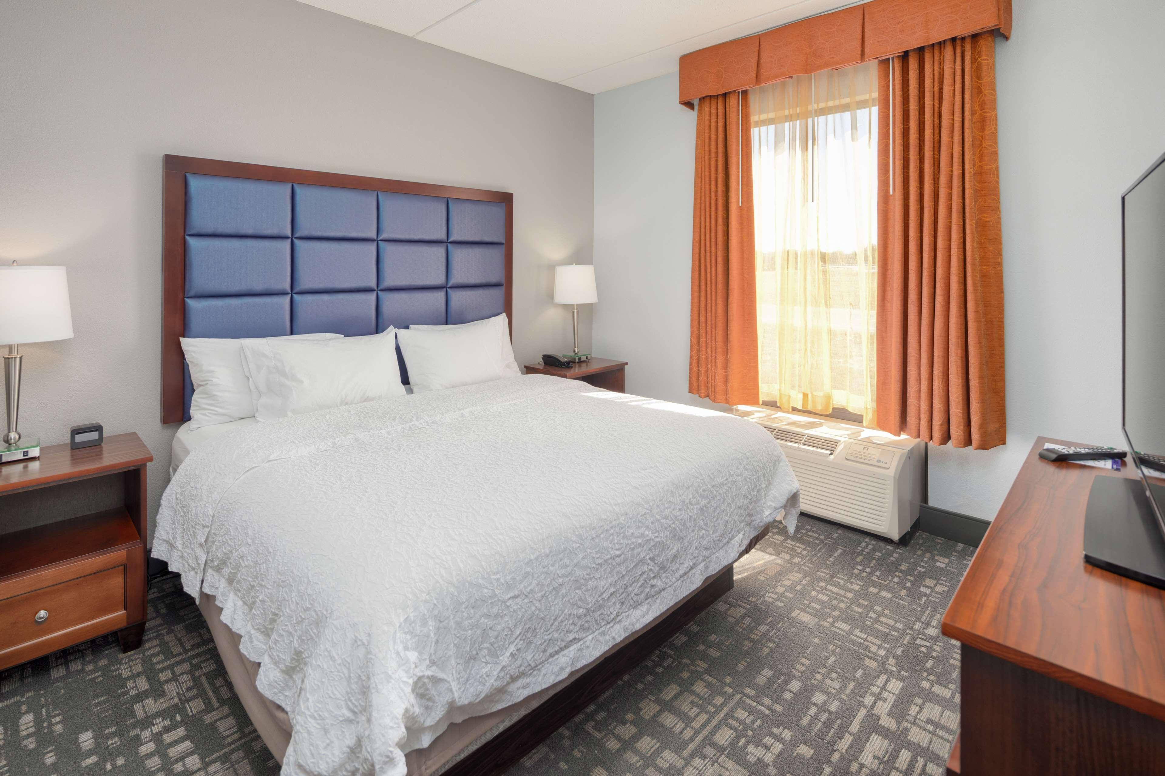 1 BEDROOM, SUITE, KING BED, DINING AREA
