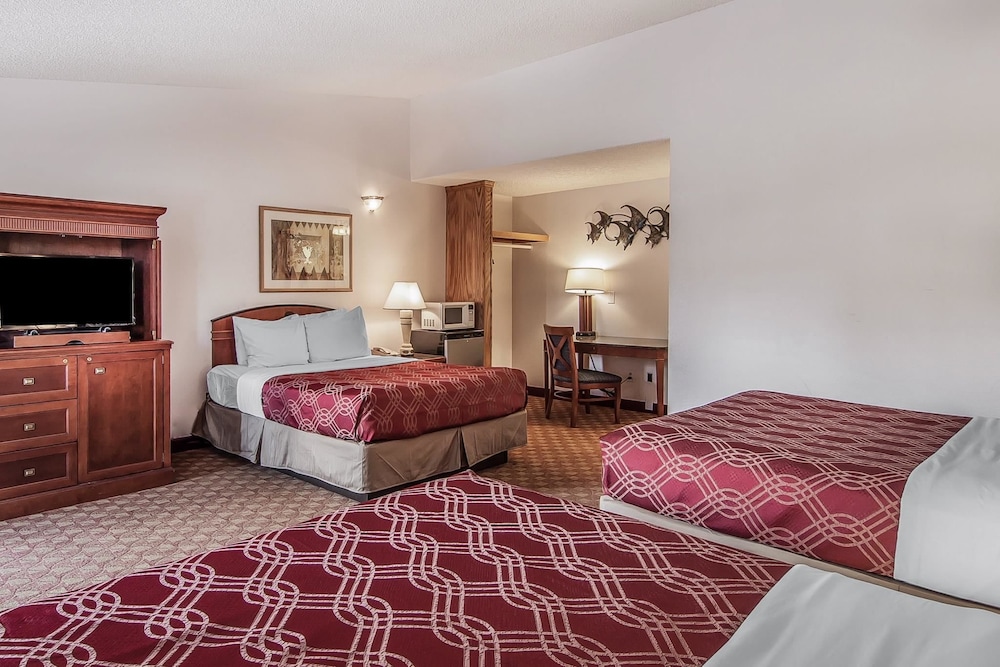 Econo Lodge Inn & Suites Madras 11/41