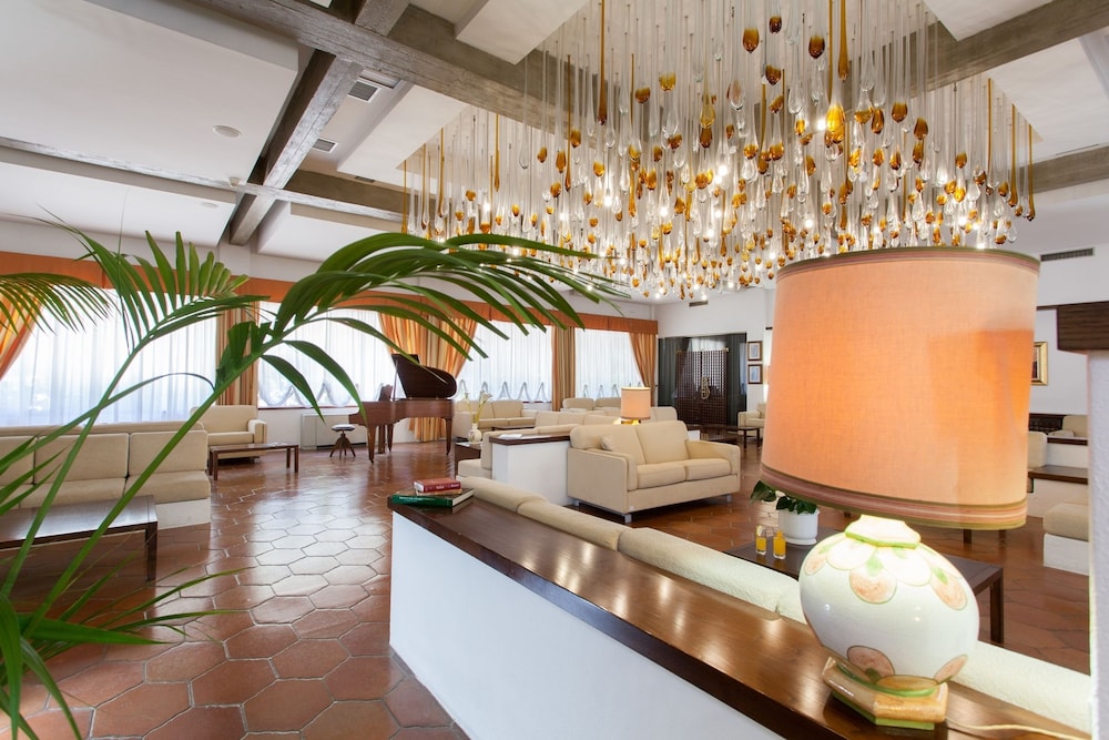 Grand Hotel De Rose 2/65