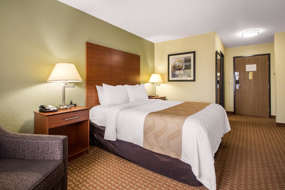 Comfort Inn & Suites Wisconsin Dells, WI 8/29