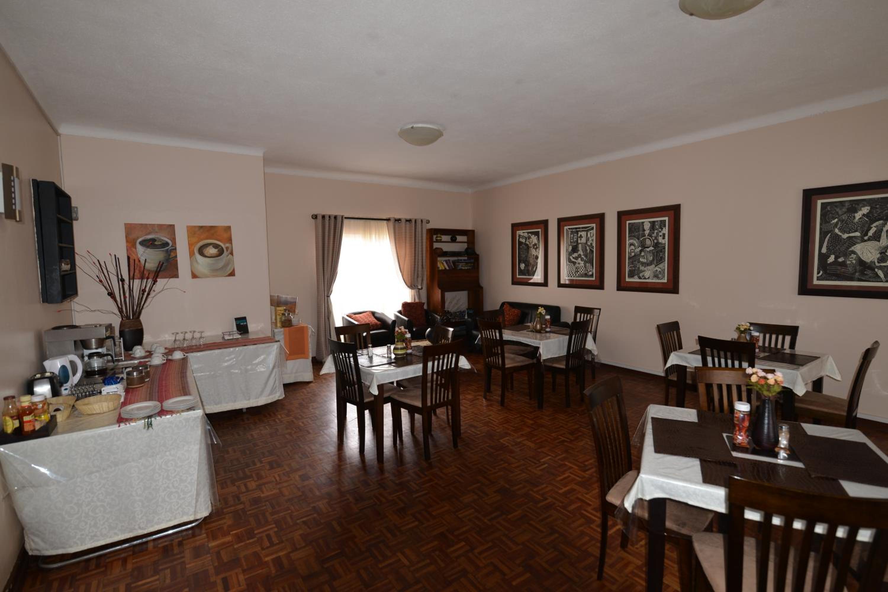 Attache Guest Lodge 16/24