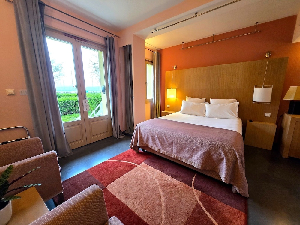 Hotel the Originals Le Jules Verne 23/70