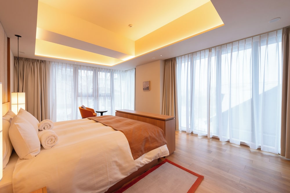 2 Bedrooms, Premier, Residence, King and Twin Beds, Dual Key