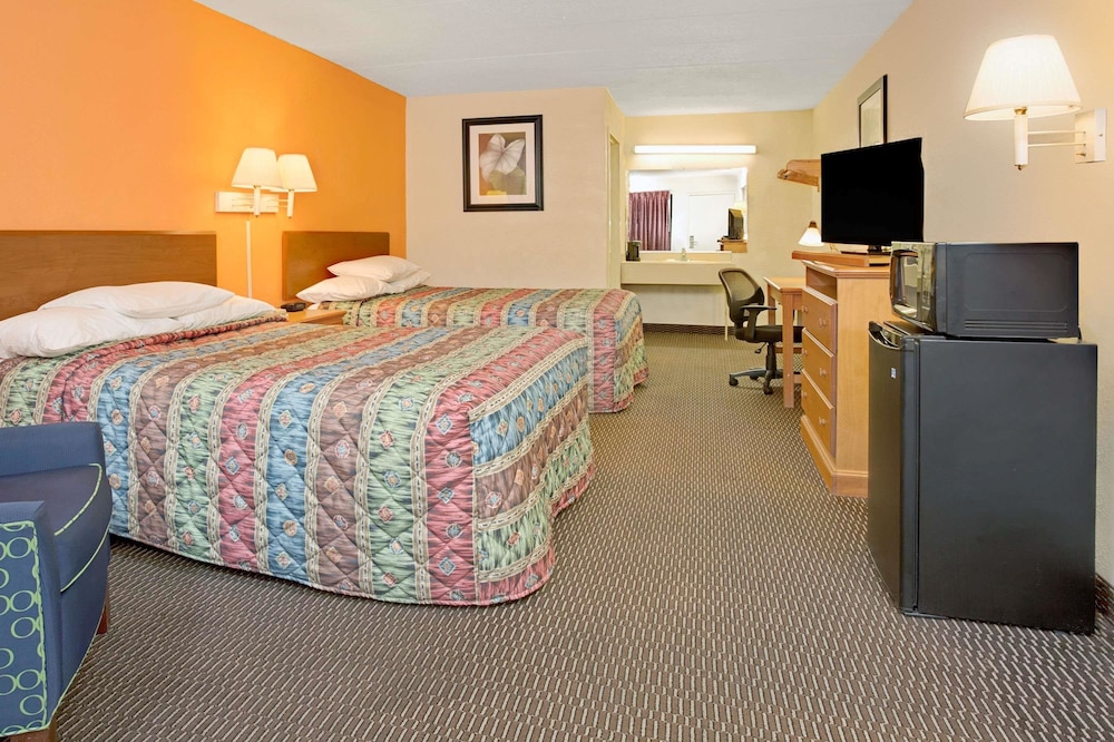 Days Inn by Wyndham Cincinnati East 11/21