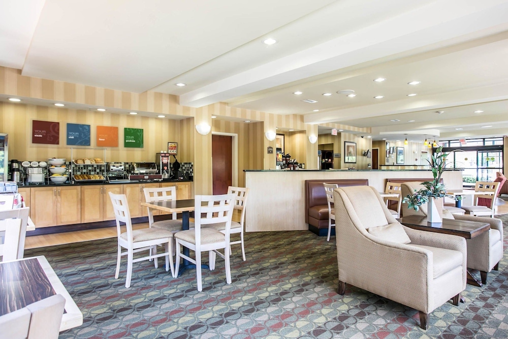 Comfort Suites Columbia Northeast Fort Jackson 36/52