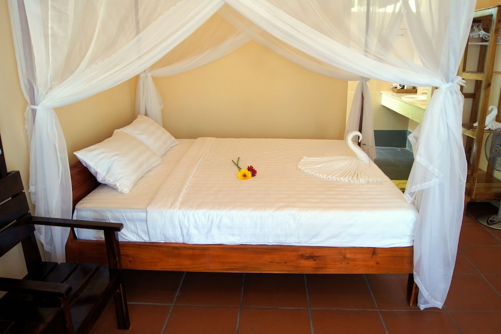 Gold Sand Beach Bungalow 7/41