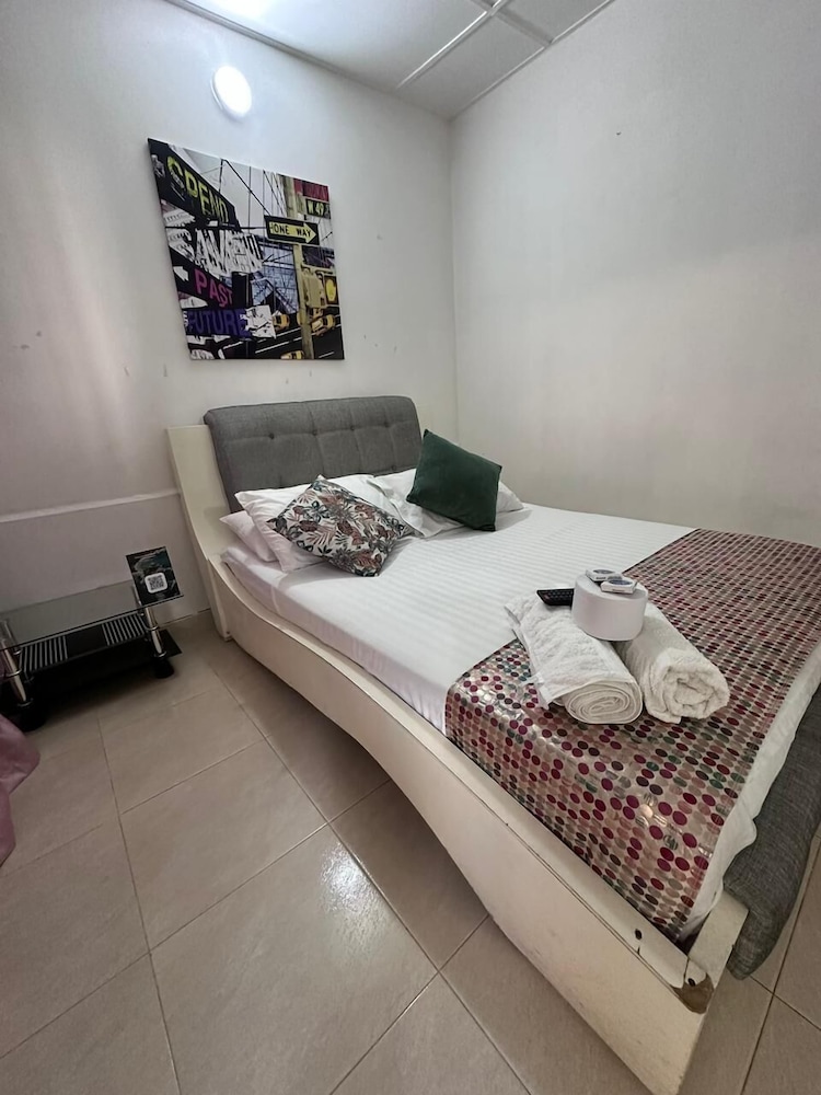 DELUXE, DOUBLE BED