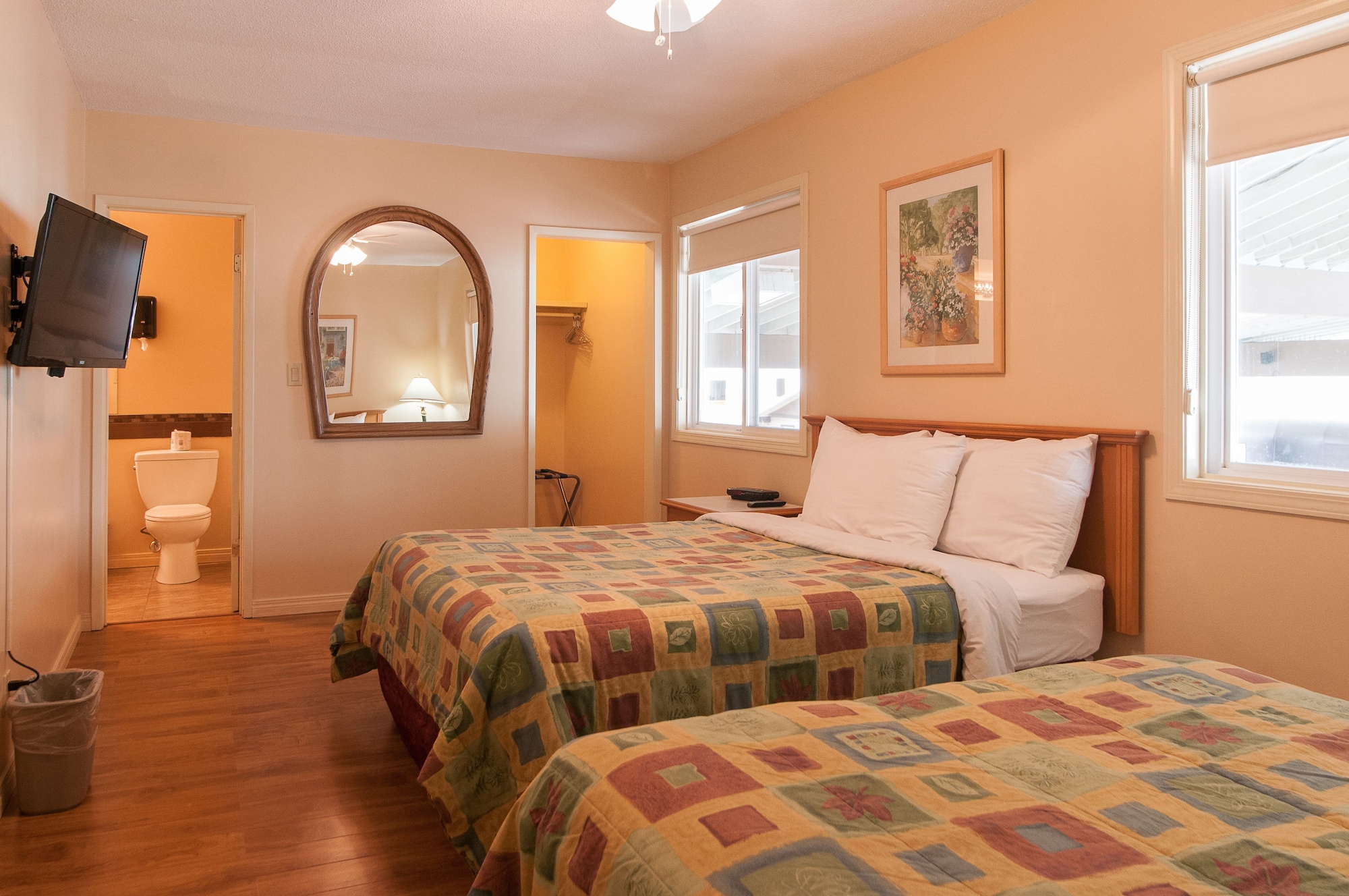 1 BEDROOM, SUITE, KITCHEN