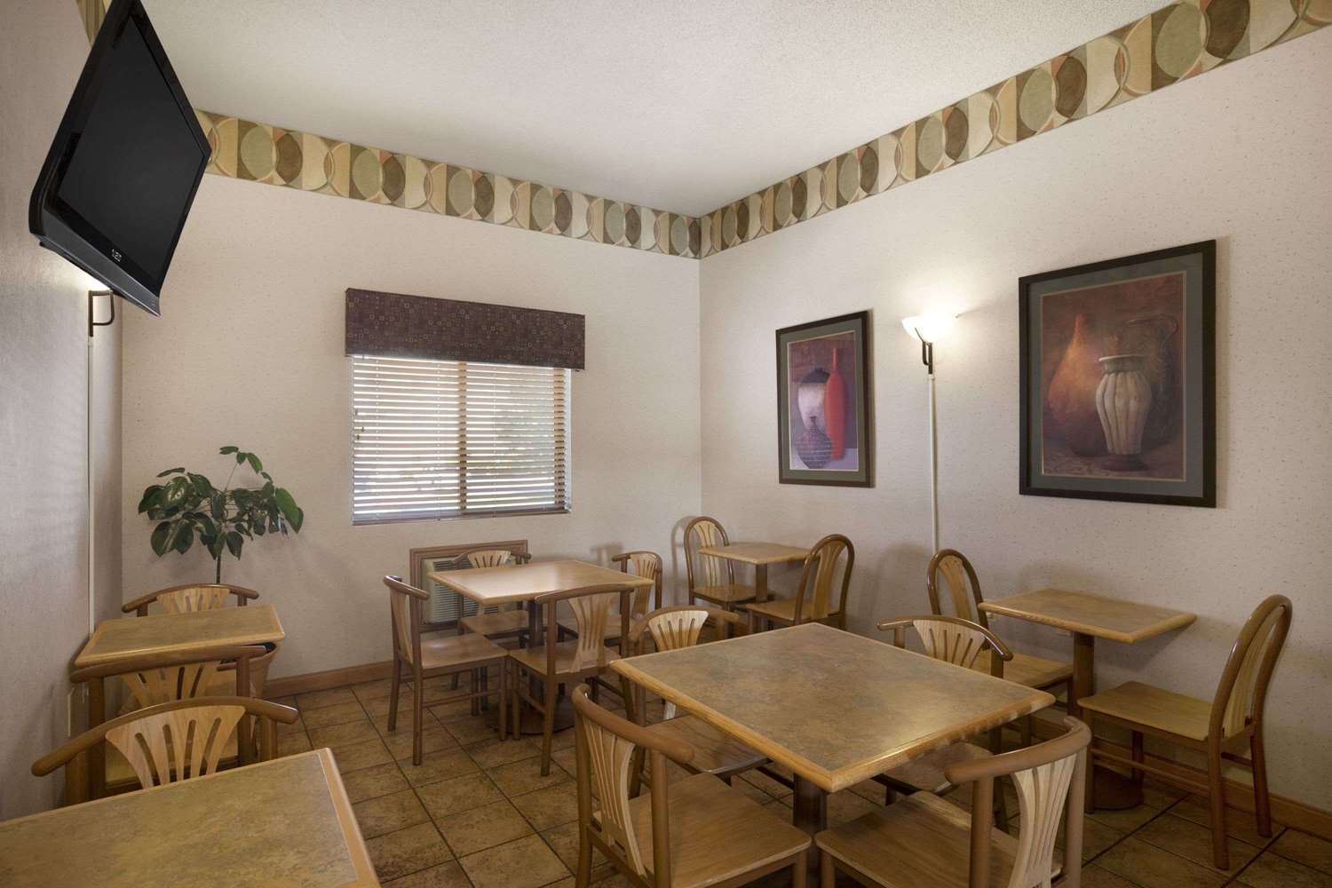 Super 8 by Wyndham Collinsville St. Louis 12/15