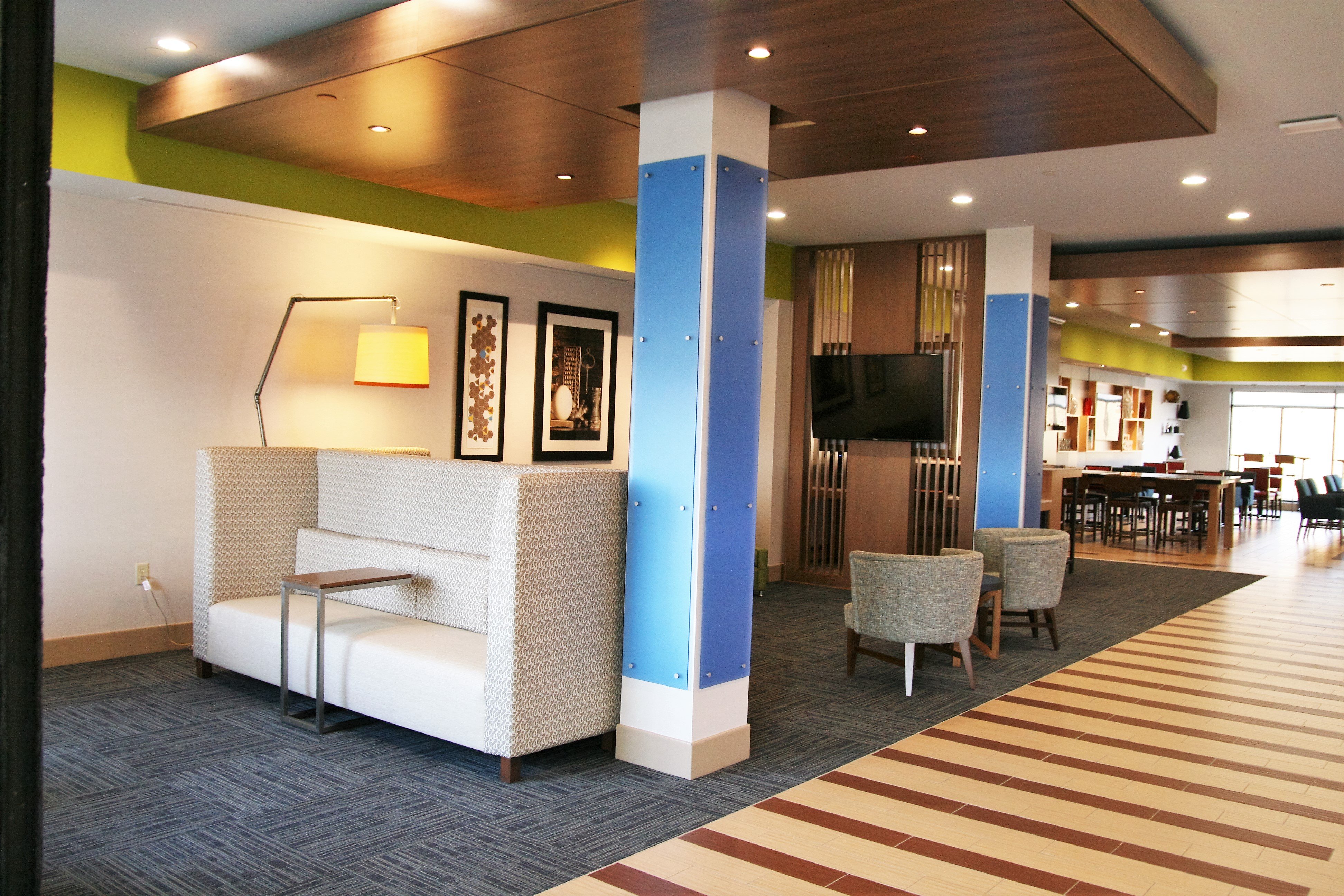 Holiday Inn Express Suites Clarion 6/22