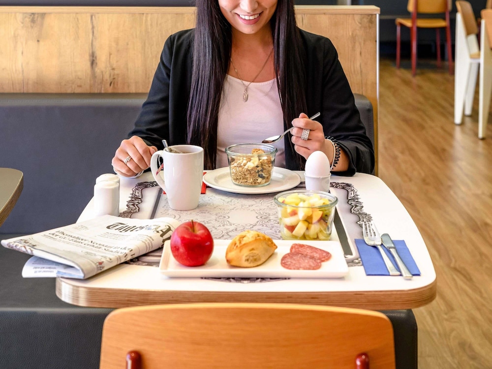 Ibis Zurich City West 54/72