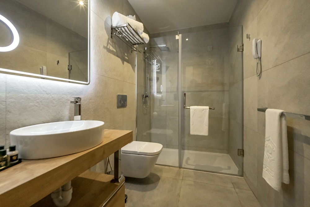 AD Hotel, Hydra 56/58