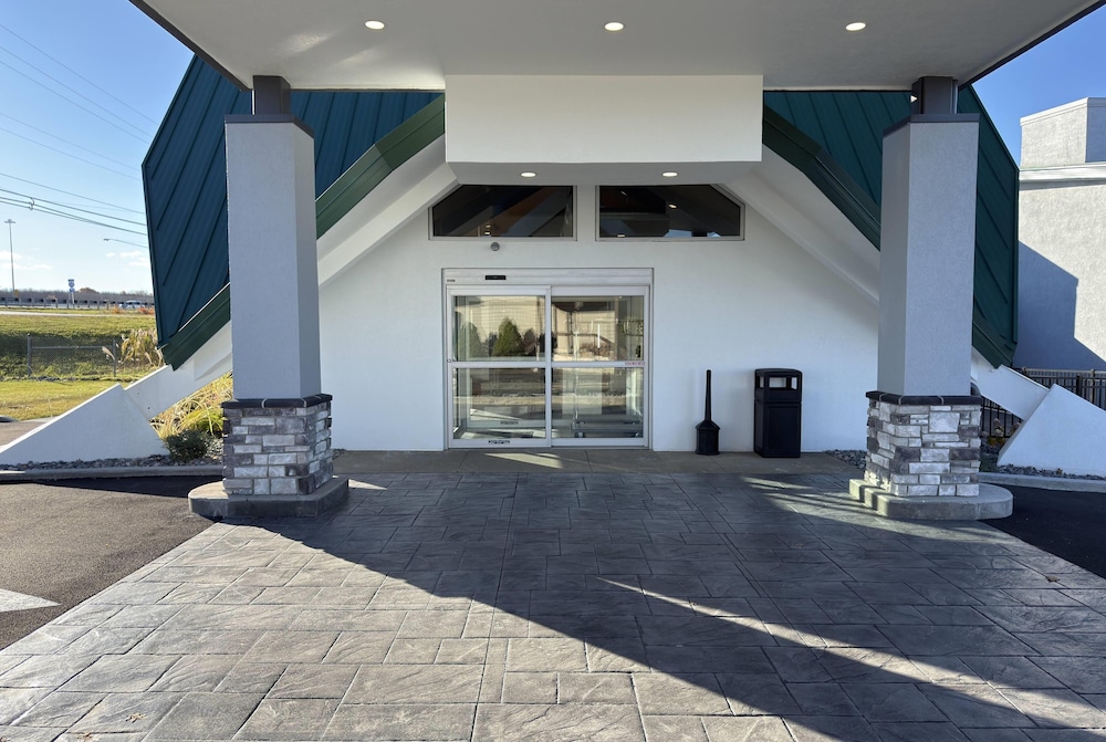 Wingate by Wyndham Geneva at SPIRE Academy 53/56
