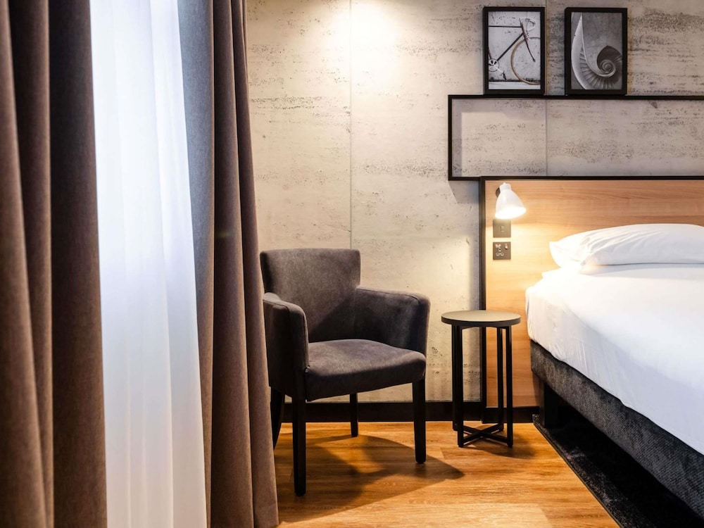Ibis Coleraine Riverside 28/60