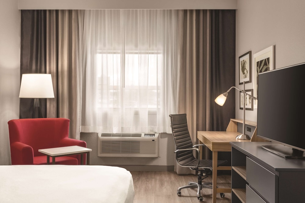 Country Inn & Suites by Radisson, Byram/Jackson South, MS 24/24