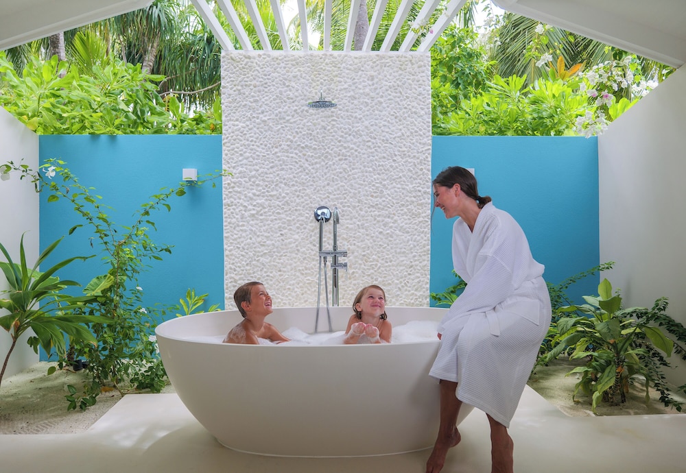 2 Bedrooms, Beach, Suite, 2 King Beds, with Pool