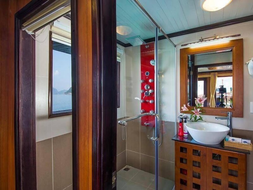 Halong Royal Palace Cruise 62/62