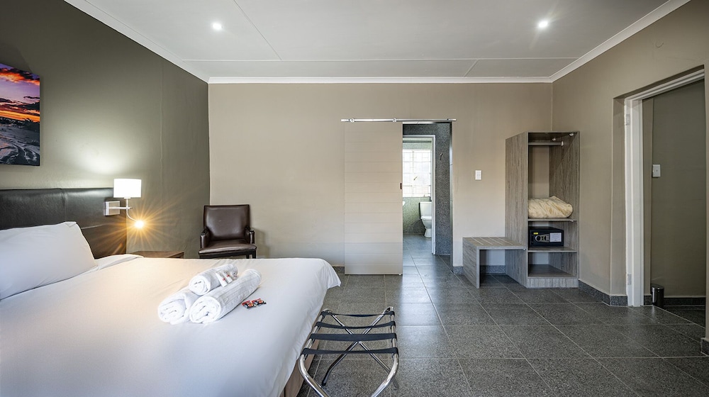 Calvinia Hotel by Country Hotels 3/41