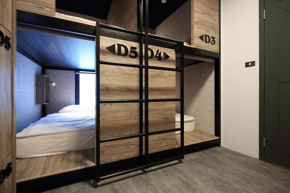 G.O.A.T Hostel 6/49