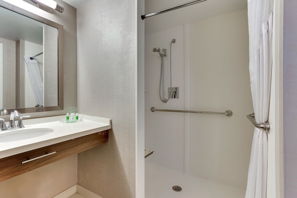 HOLIDAY INN FRANKLIN - COOL SPRINGS 21/64