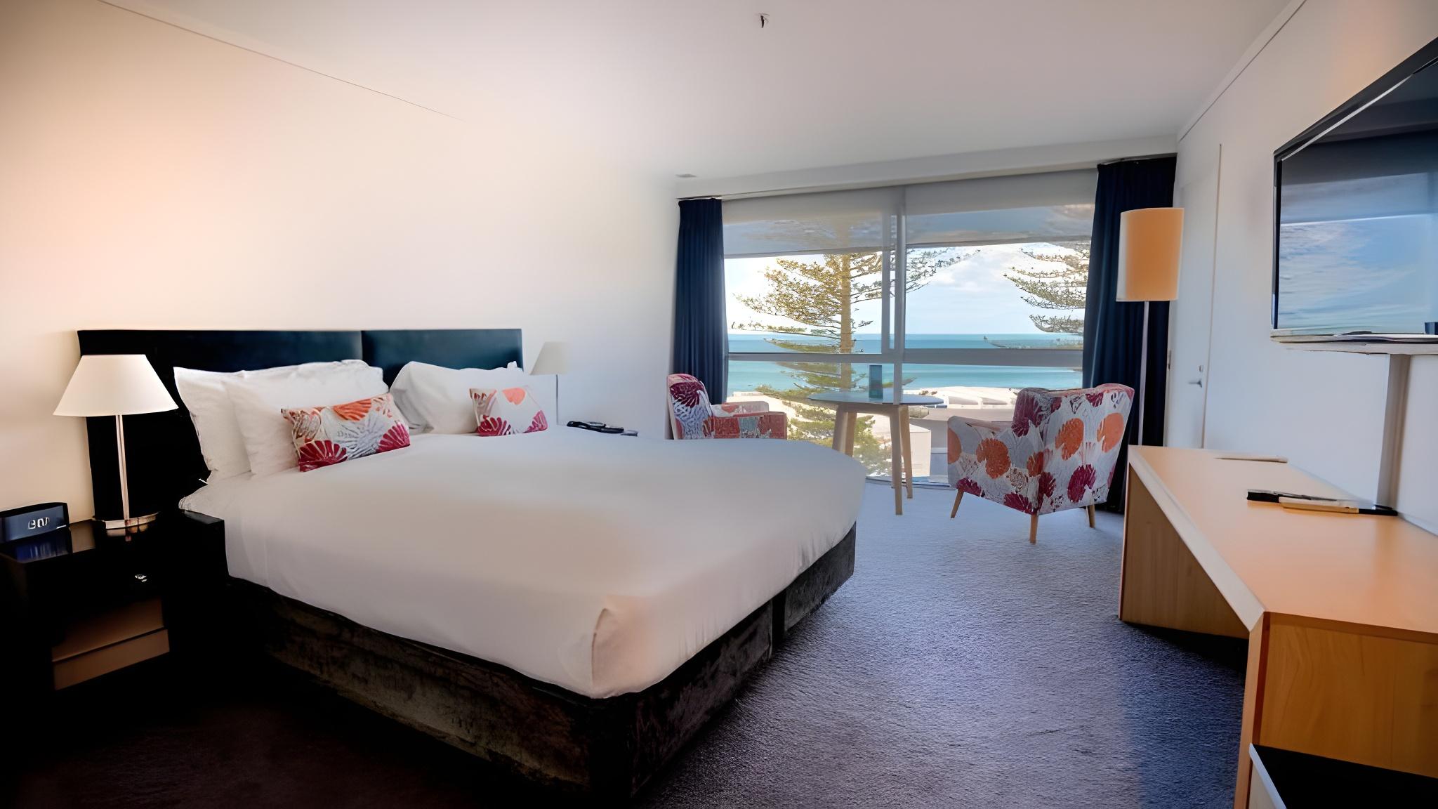 Pacific, King Bed
