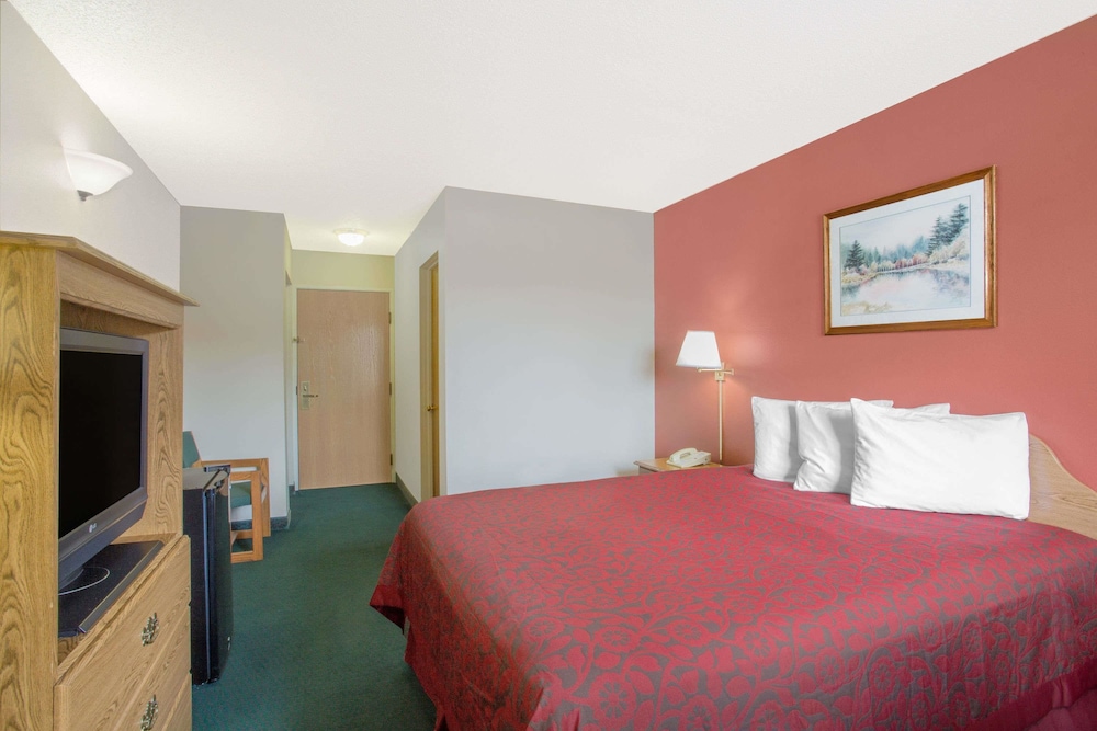 Days Inn by Wyndham Custer 3/36
