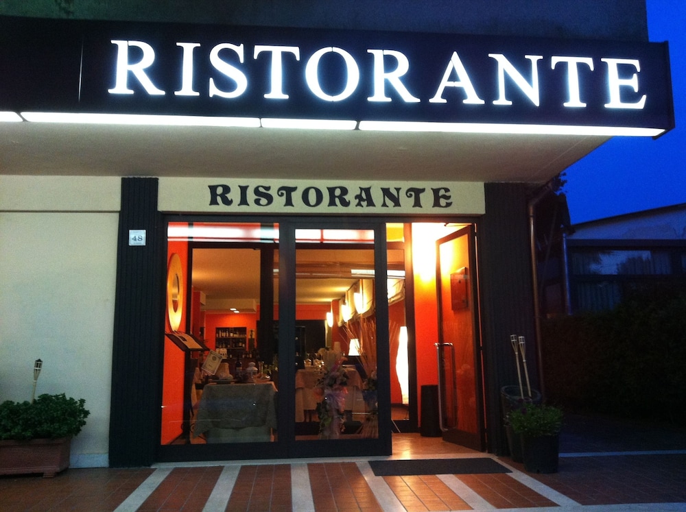 Hotel Cavalieri Del Tau 1/50