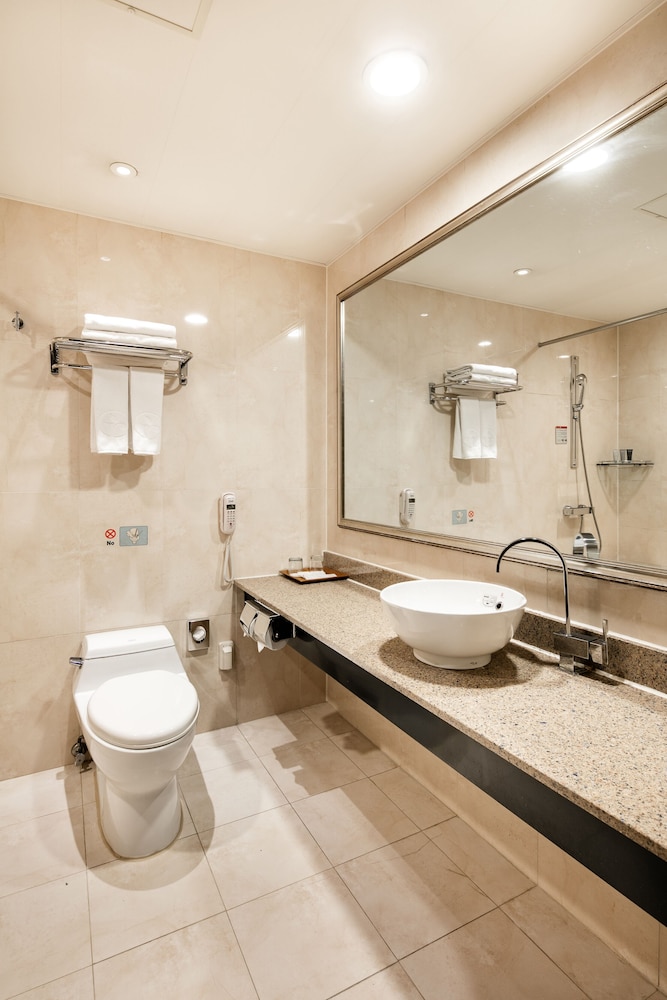 Ramada Hotel & Suites by Wyndham Seoul Namdaemun 54/61