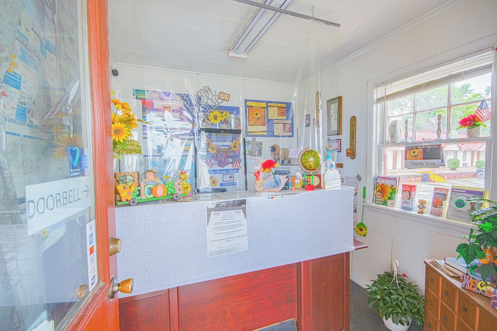 Lobby at Sunflower Motel Hiawatha By OYO, HIAWATHA - KS