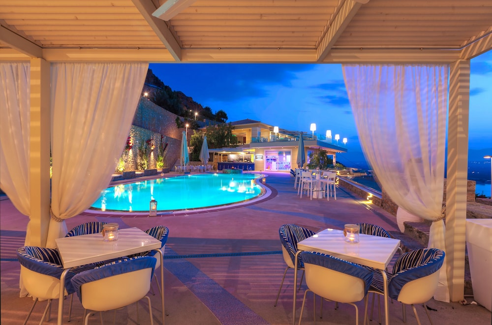 Princess Kyniska Suites 28/65