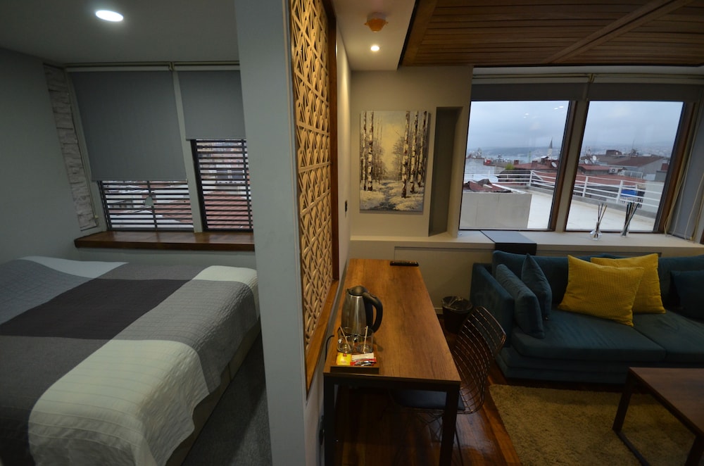 Unver Galata Apart 38/53