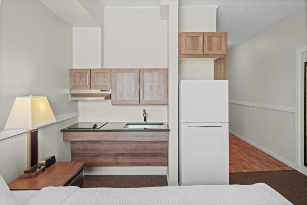 Days Inn by Wyndham Lamont 50/50