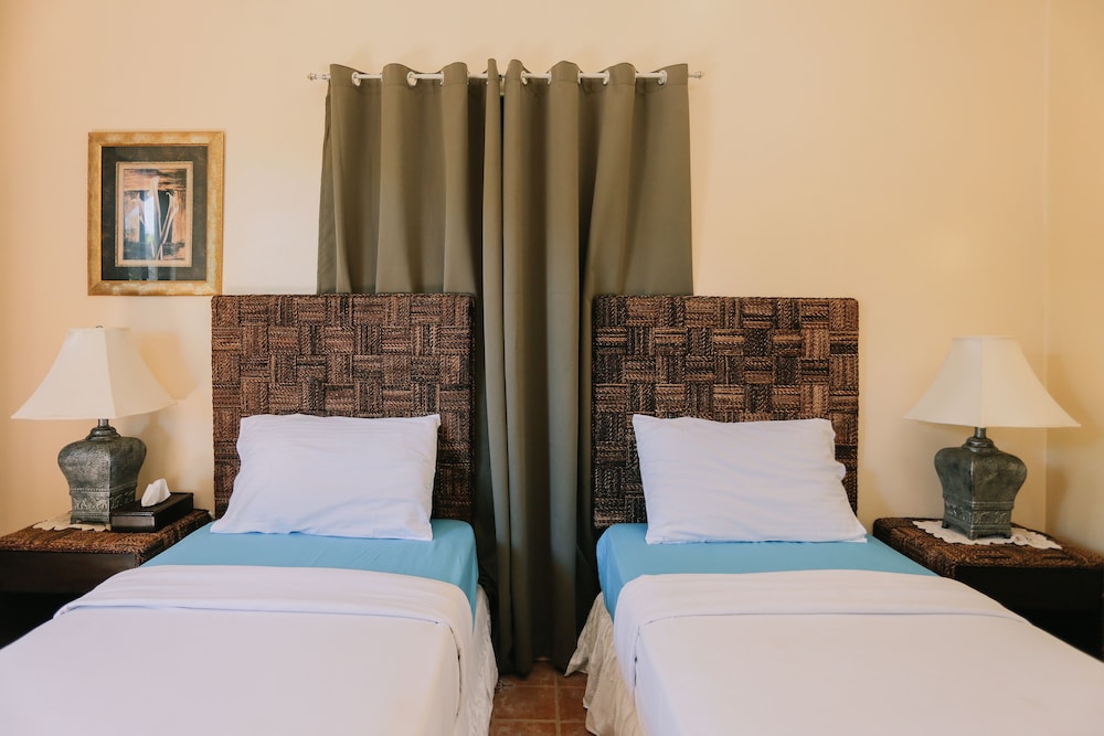DELUXE, TWIN BEDS
