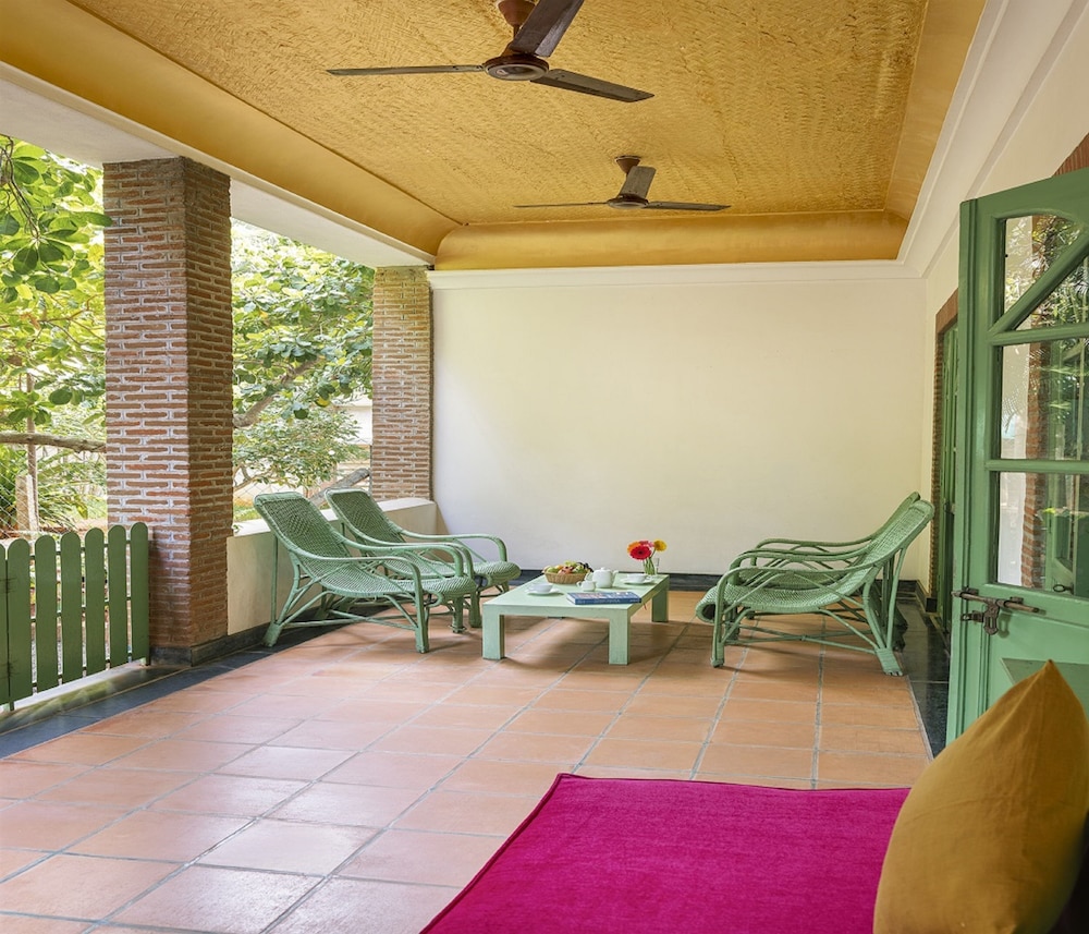 Hotel Mango Hill 25/50