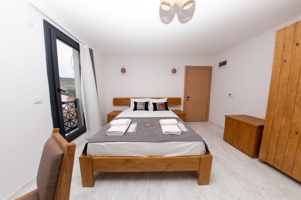 Foca Kybele Hotel 5/17