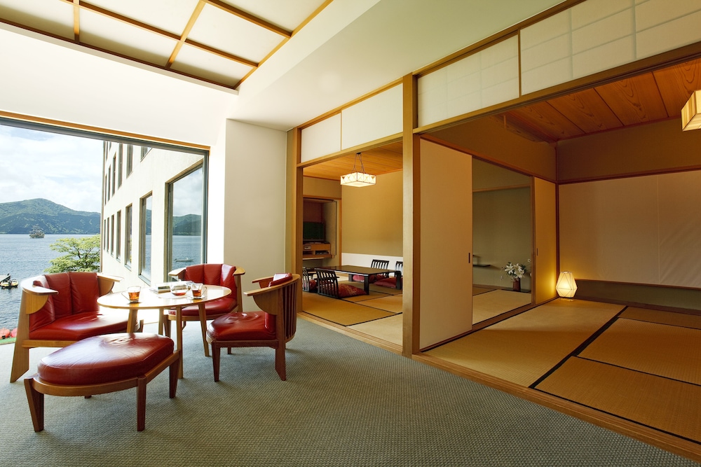 Hakone Hotel 50/72
