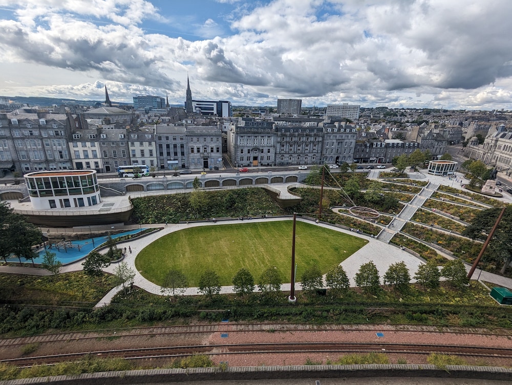 Aberdeen by Charles Hope 42/44