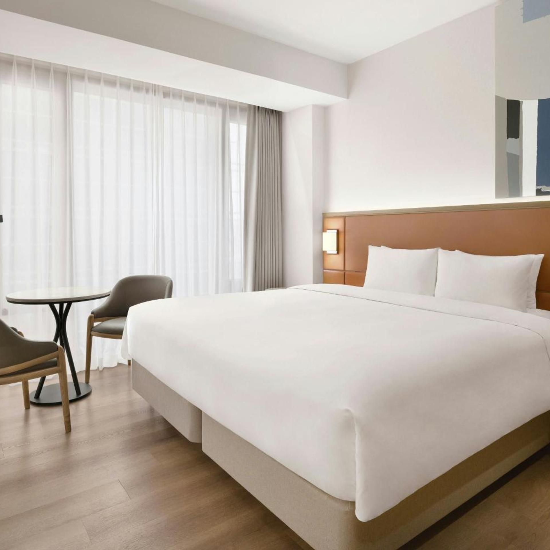 Room, King Bed, Large, AC Hotel by Marriott Seoul Gangnam 3/6