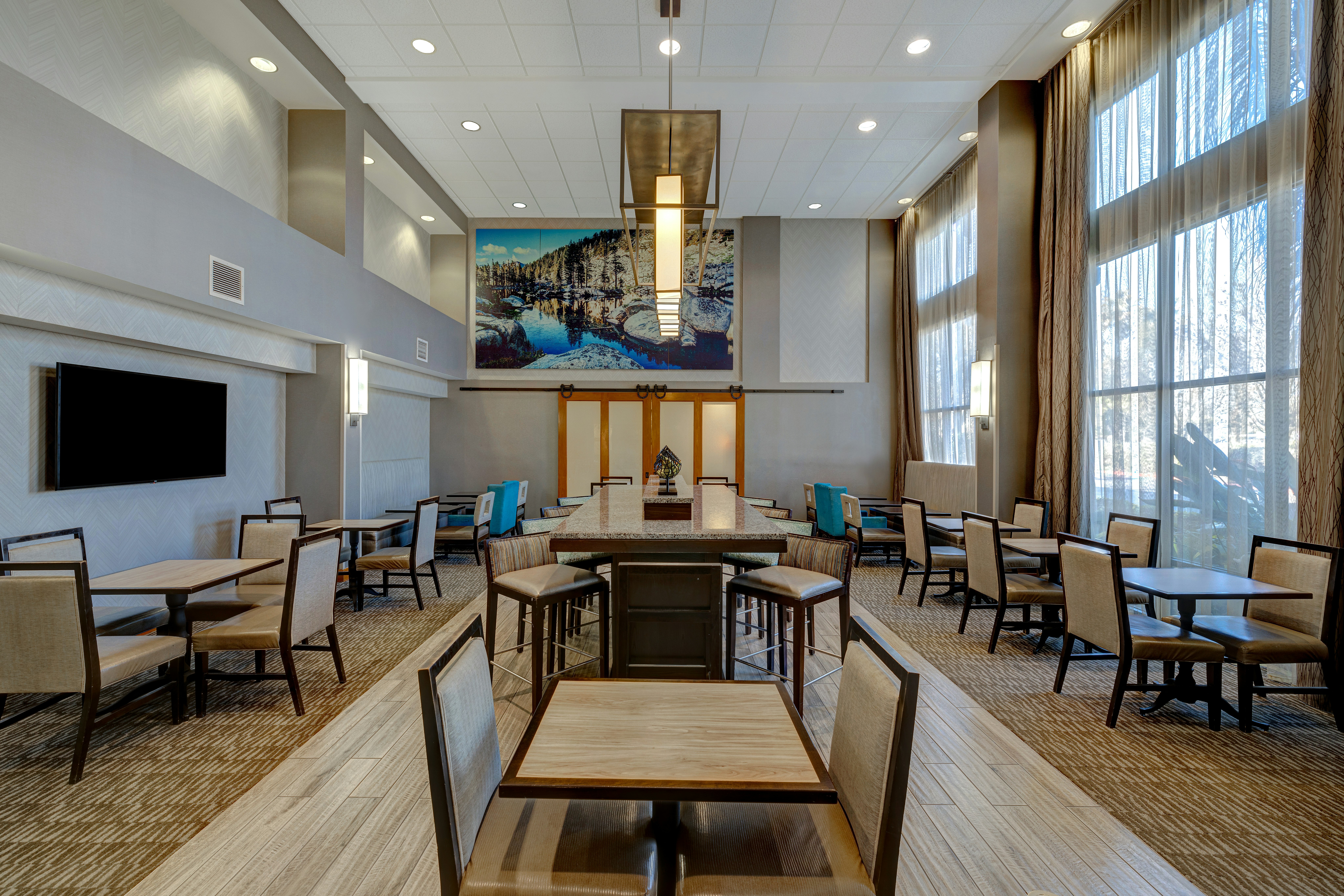 Hampton Inn And Suites Tulare 38/60